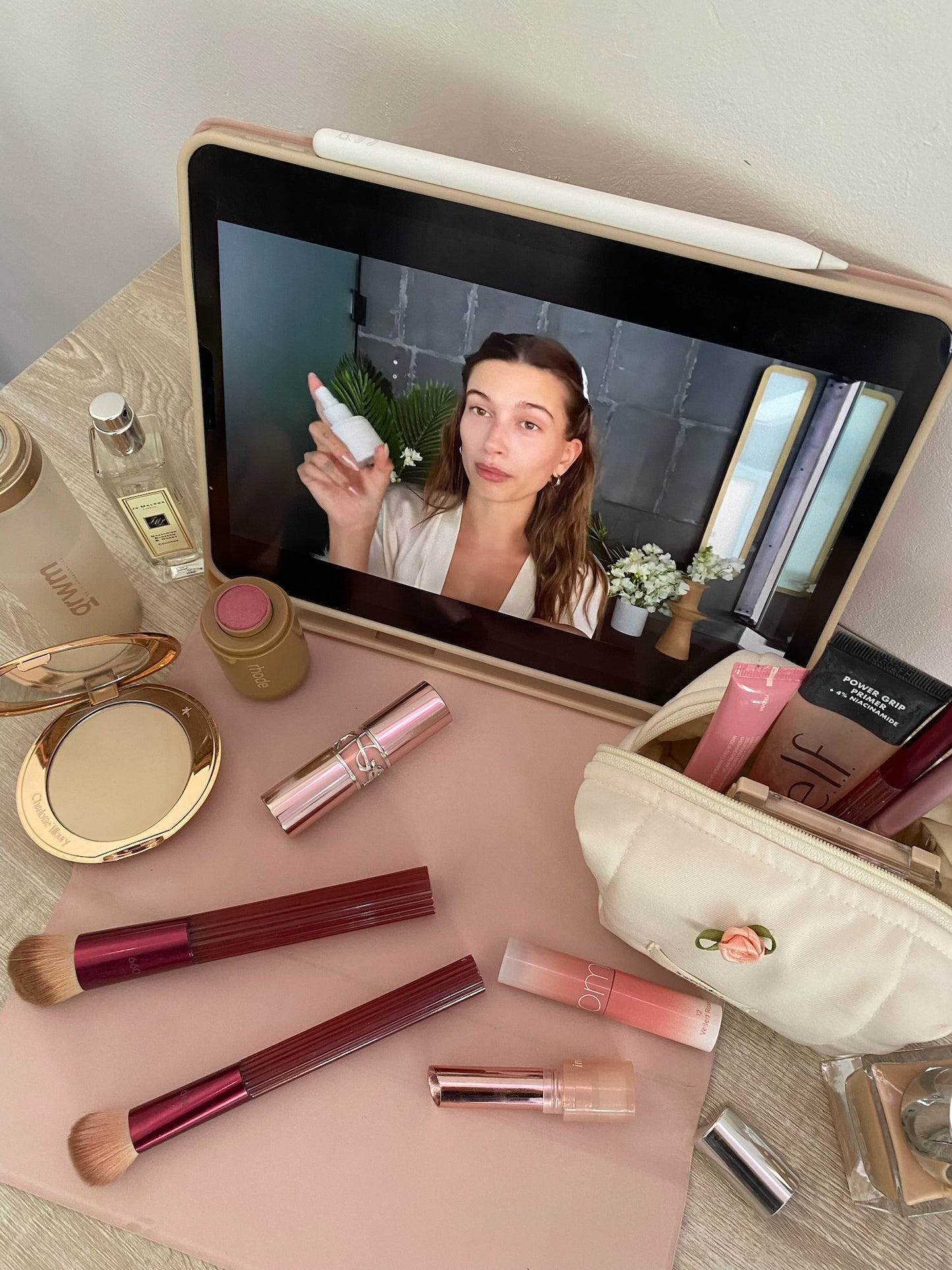 It Girl: Amelia